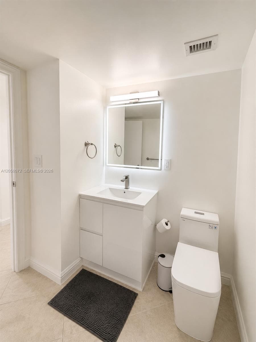 5838 Collins Ave 5G photo 17