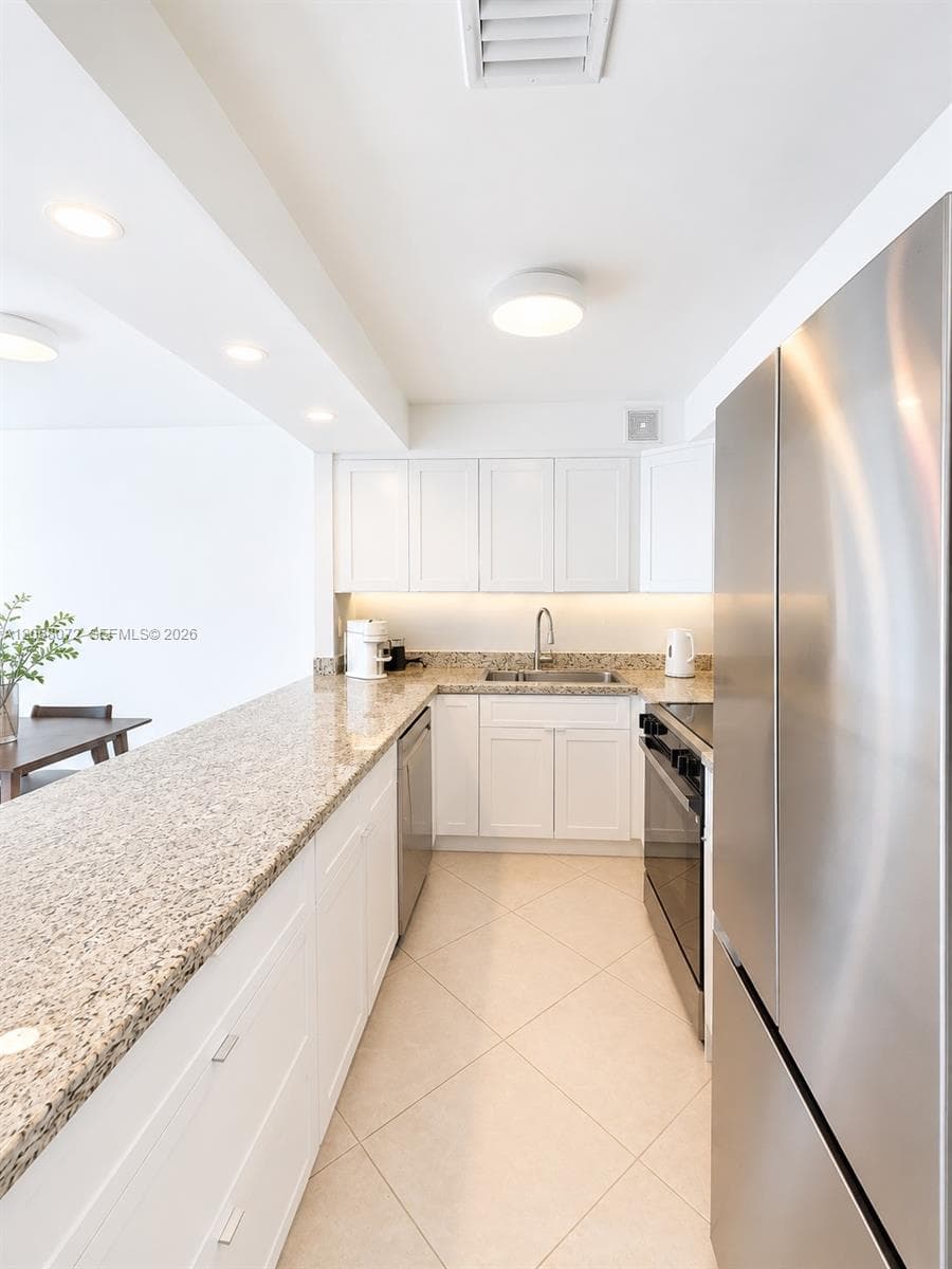 5838 Collins Ave 5G photo 11