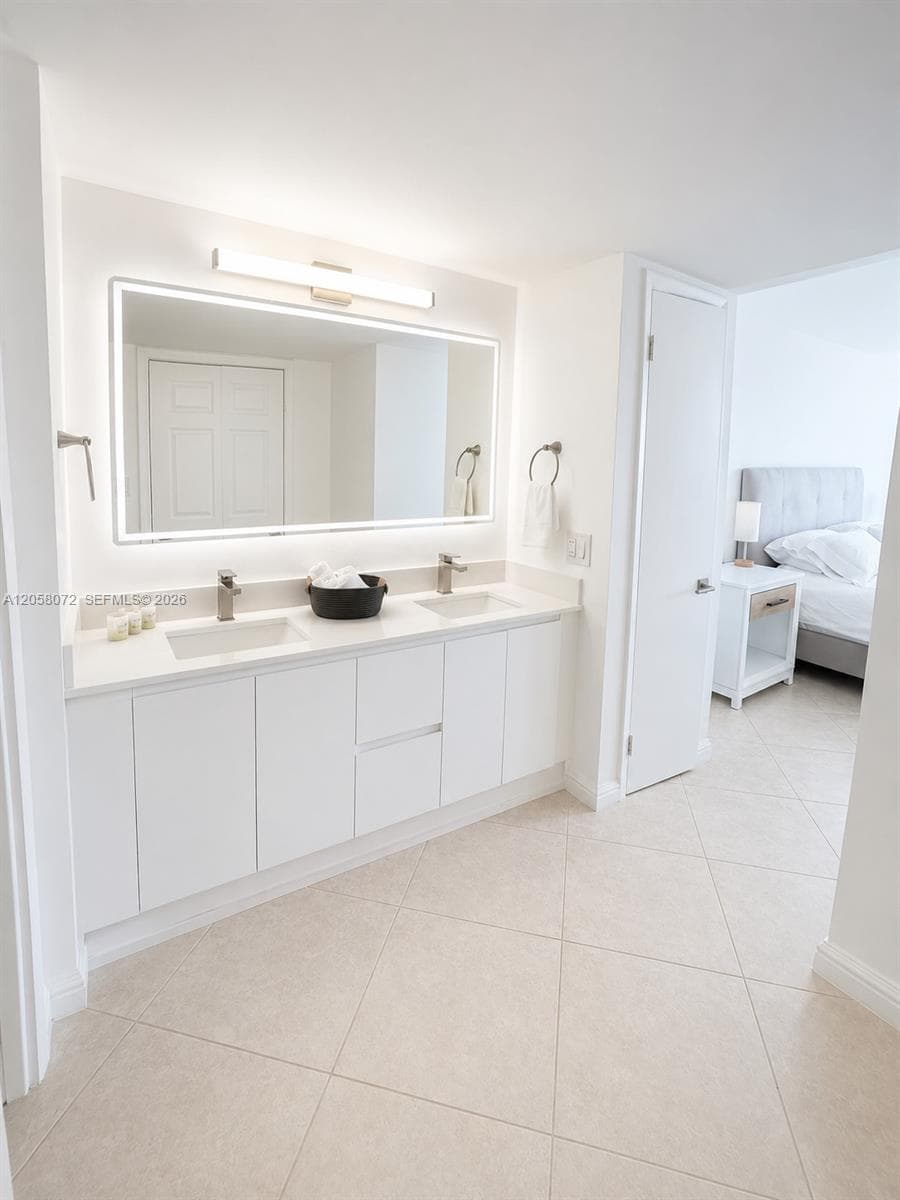 5838 Collins Ave 5G photo 19