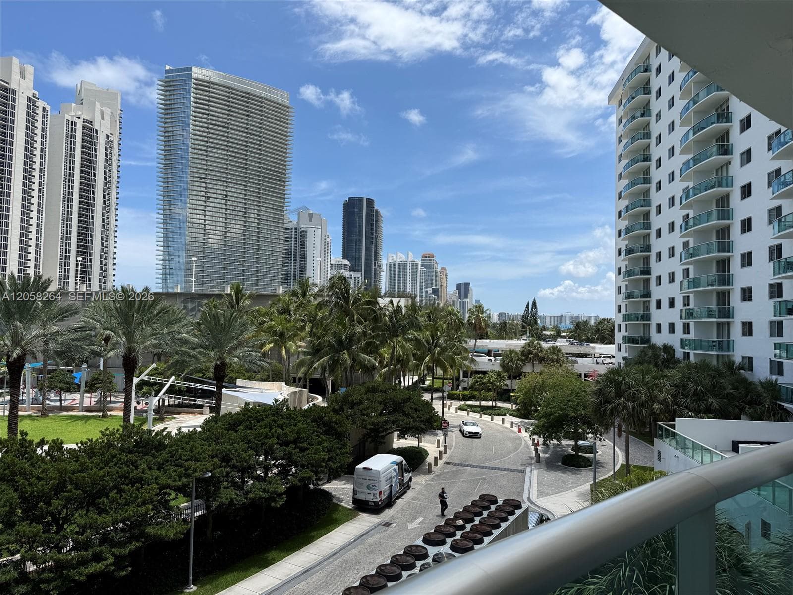 19370 Collins Ave 423 photo 3