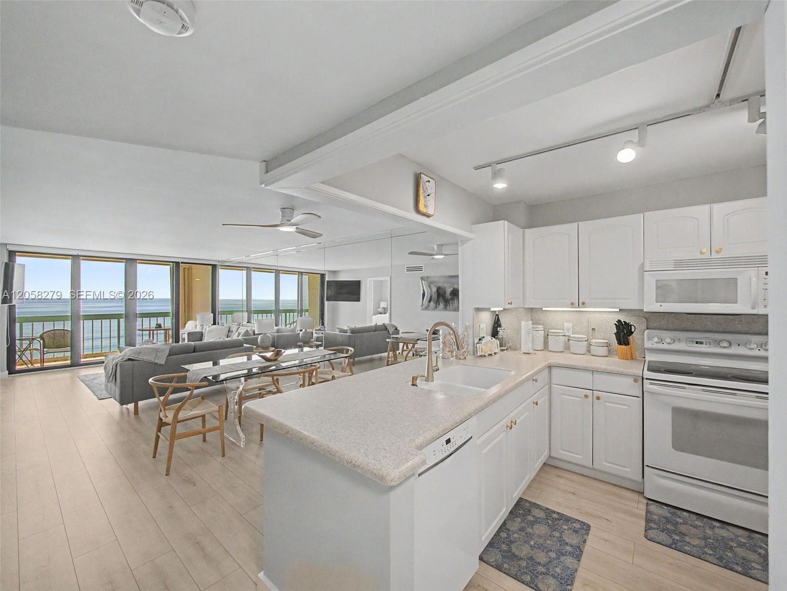 9940 S Ocean Dr 508 photo 4