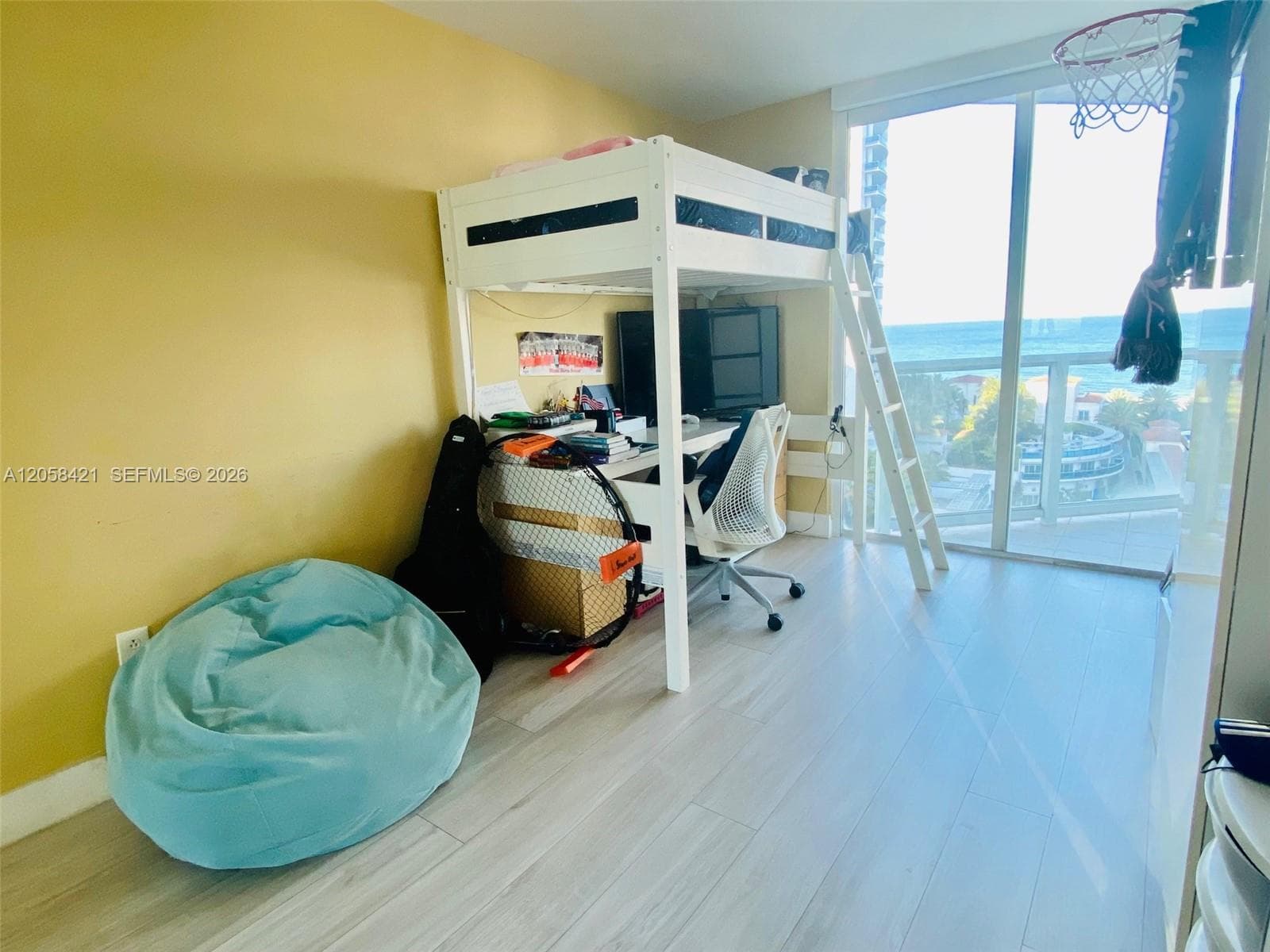 1202 photo 17