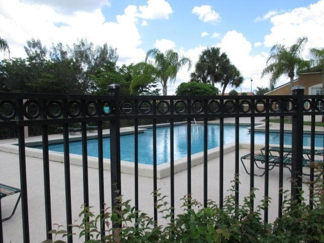 1141 LAKE VICTORIA Drive H photo 18