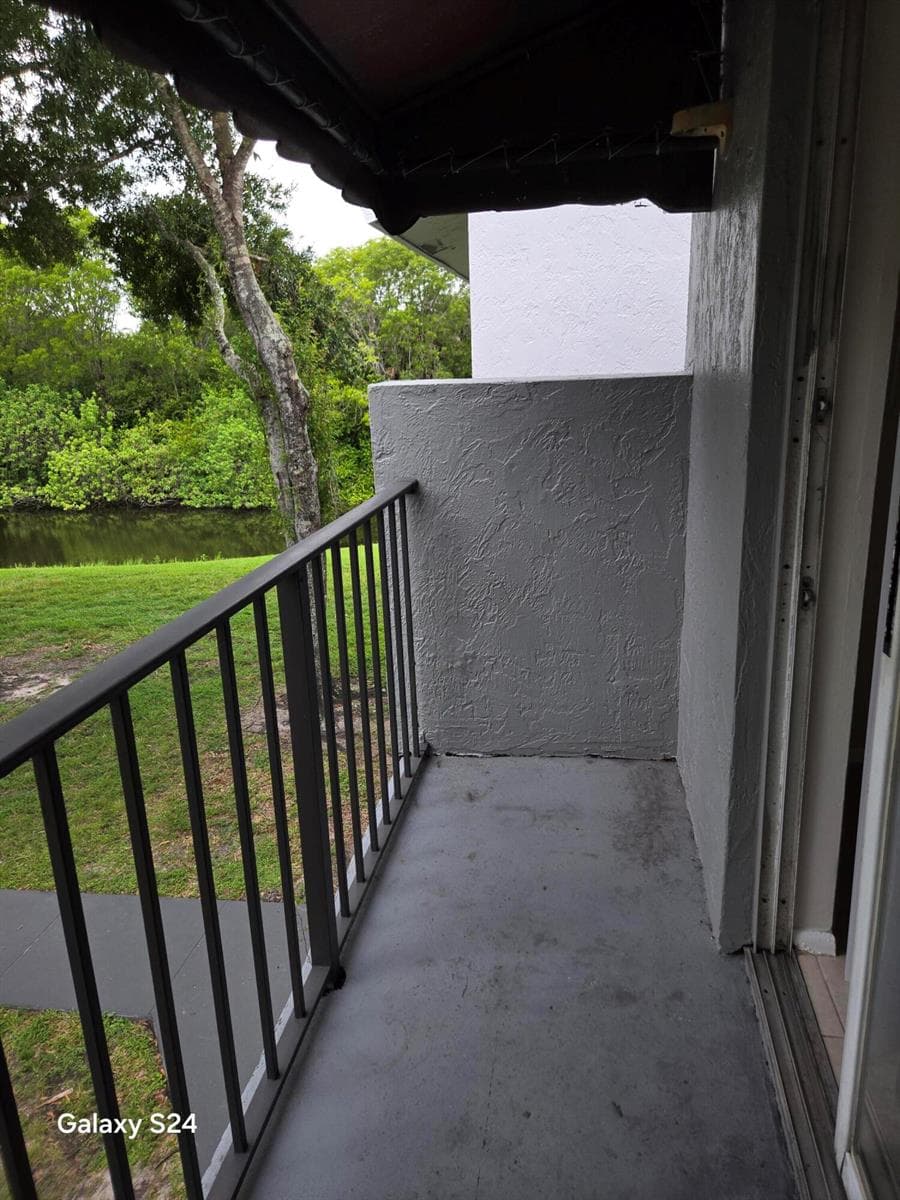 1141 LAKE VICTORIA Drive H photo 4