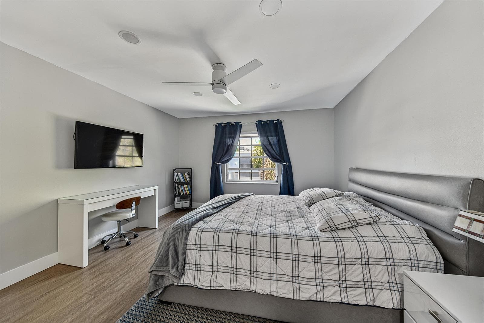 6457 BAY CLUB Drive 3 photo 18