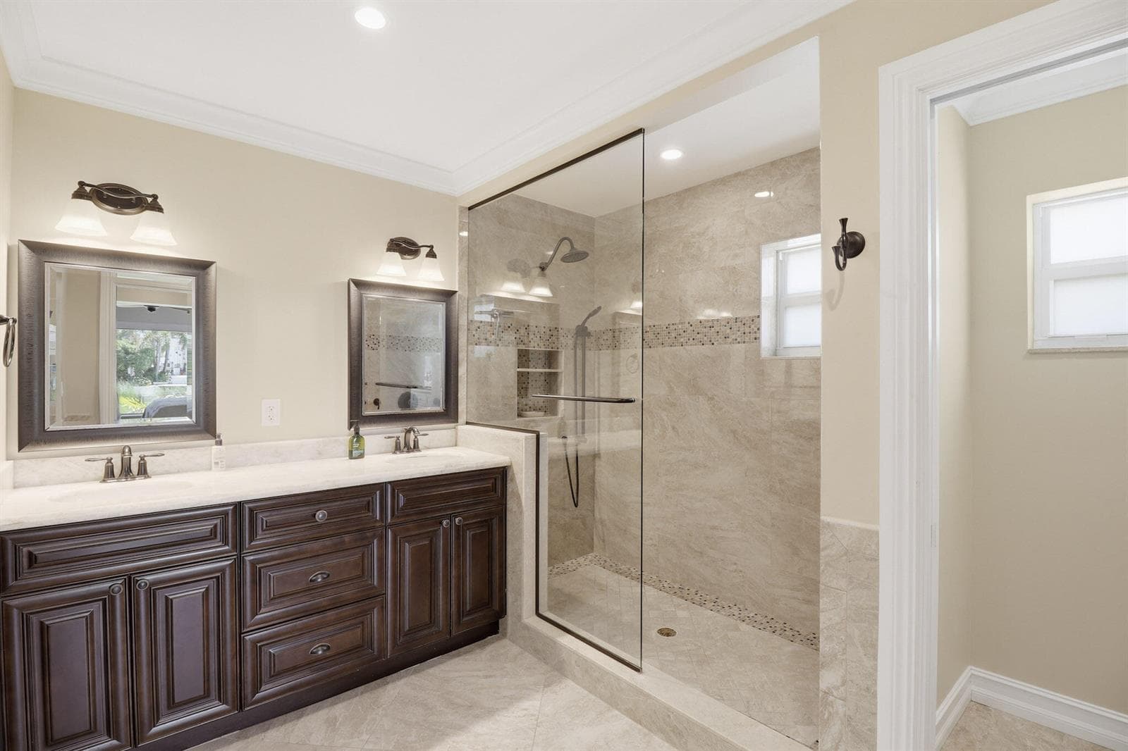 16 LEEWARD Circle photo 22