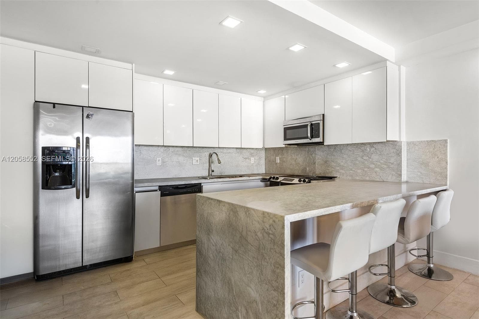 19390 Collins Ave 1519 photo 6