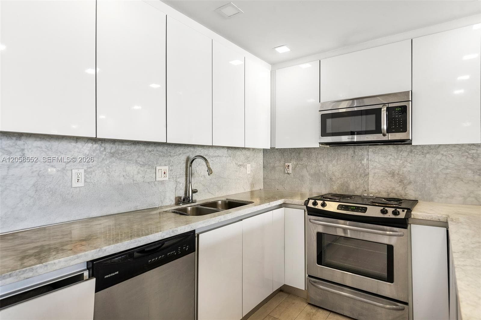 19390 Collins Ave 1519 photo 7