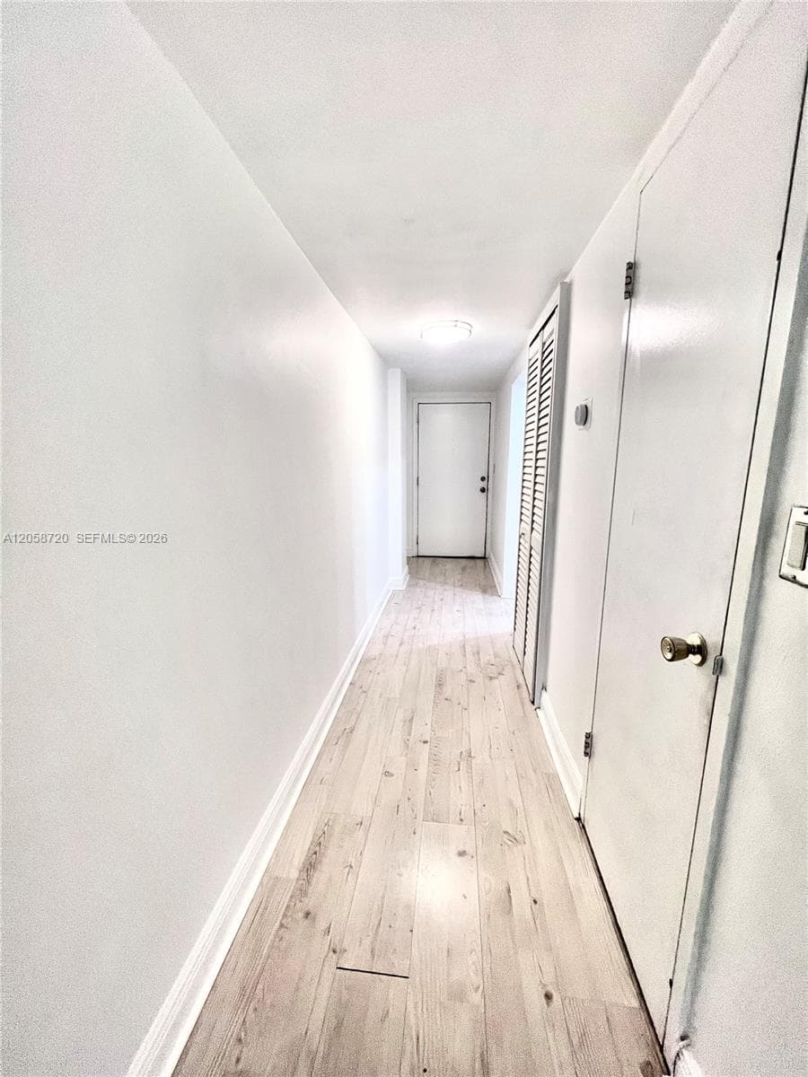 3660 NE 166th St 405 photo 9
