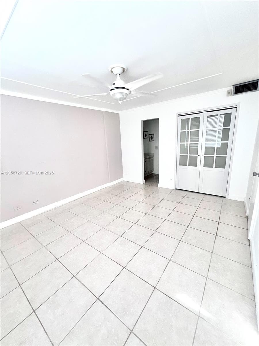 3660 NE 166th St 405 photo 10
