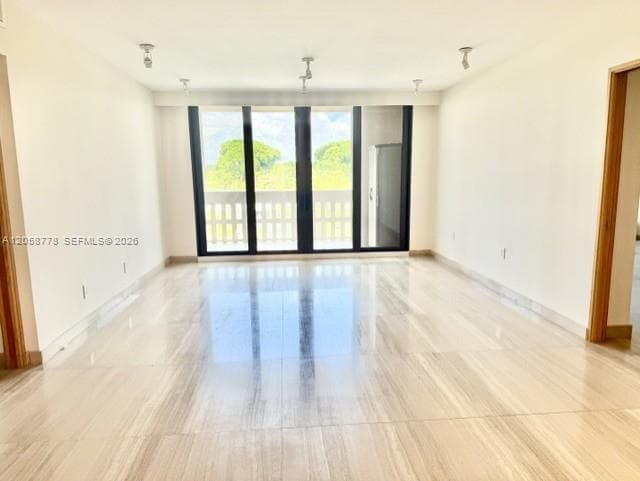 90 Edgewater Dr 515 photo 3