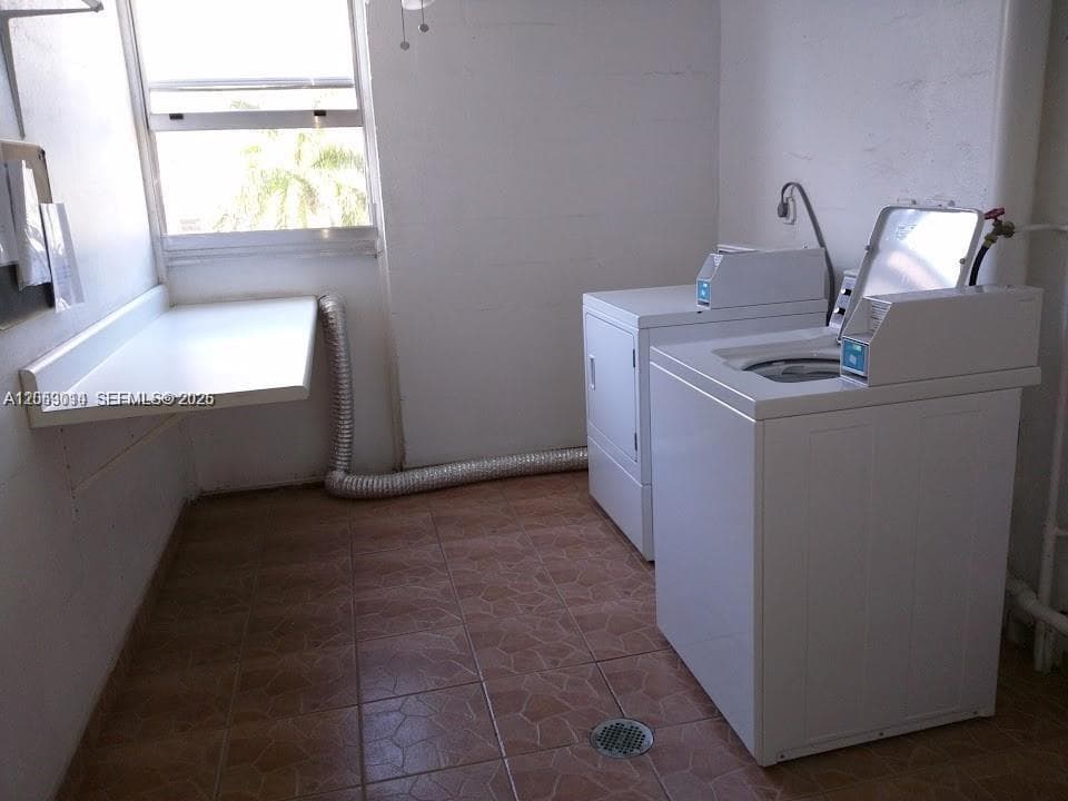 3750 NE 169th St 409 photo 23