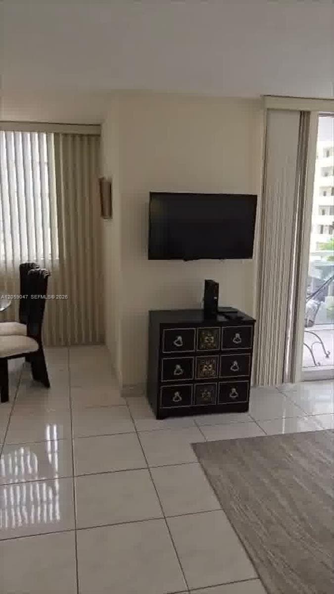1849 S Ocean Dr 501 photo 1