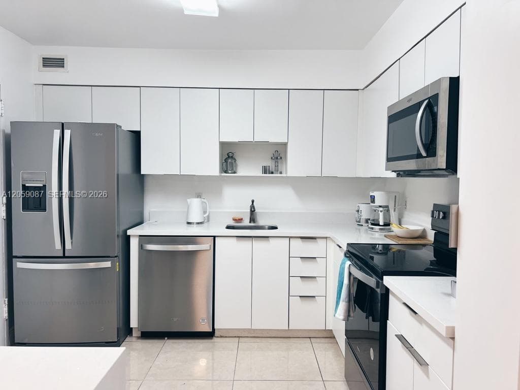 5161 Collins Ave 1510 photo 1