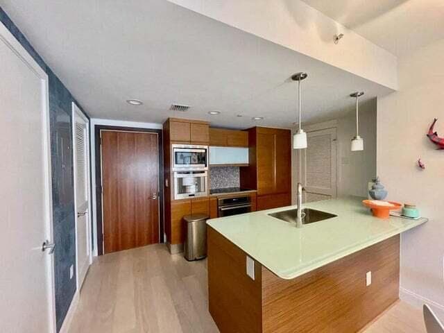 5875 COLLINS Avenue 1606 photo 2