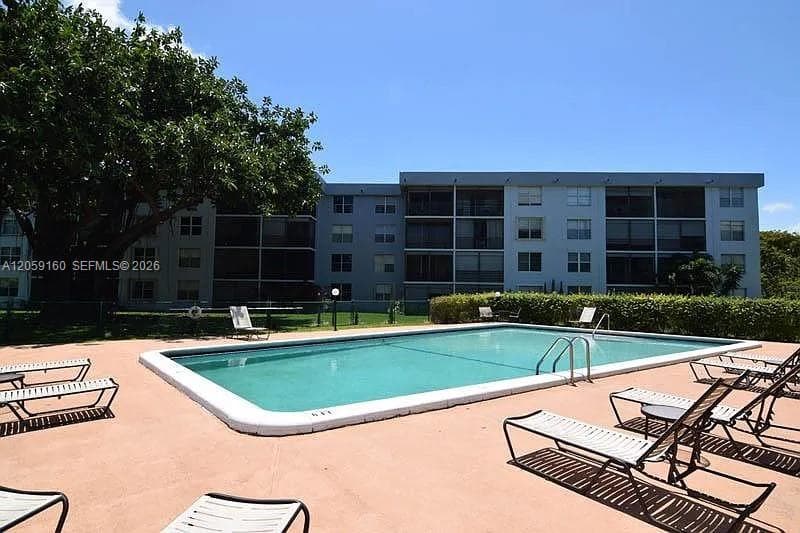 120 Royal Park Dr 2D photo 12
