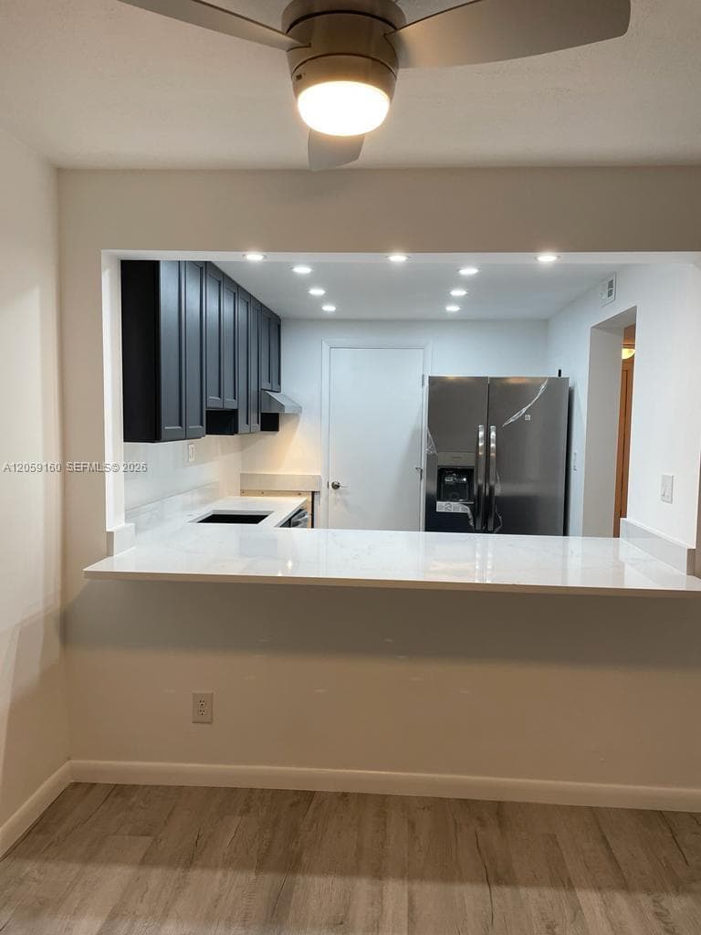 120 Royal Park Dr 2D photo 5
