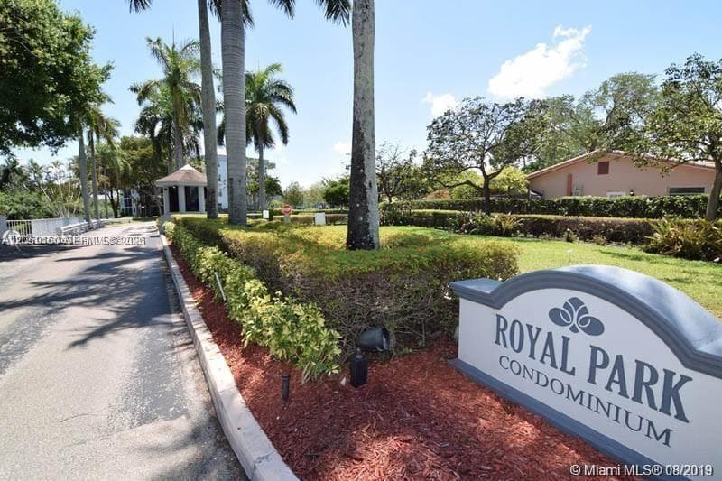 120 Royal Park Dr 2D photo 15
