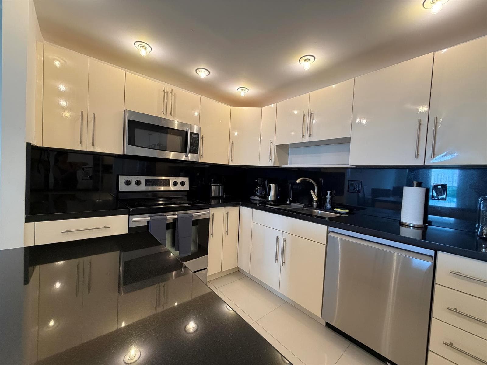 19390 COLLINS Avenue 1603 photo 6