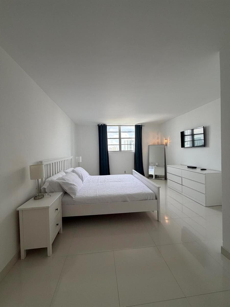 19390 COLLINS Avenue 1603 photo 22