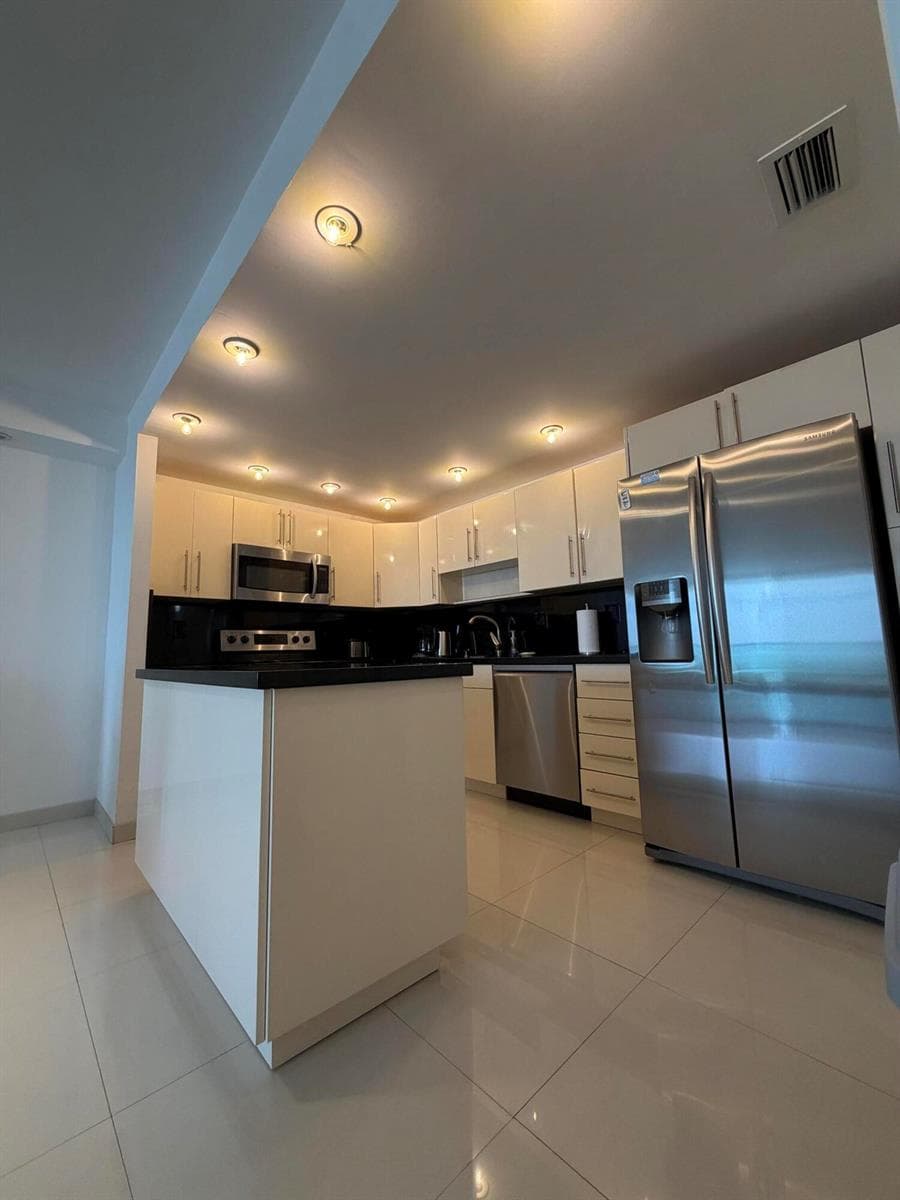 19390 COLLINS Avenue 1603 photo 11