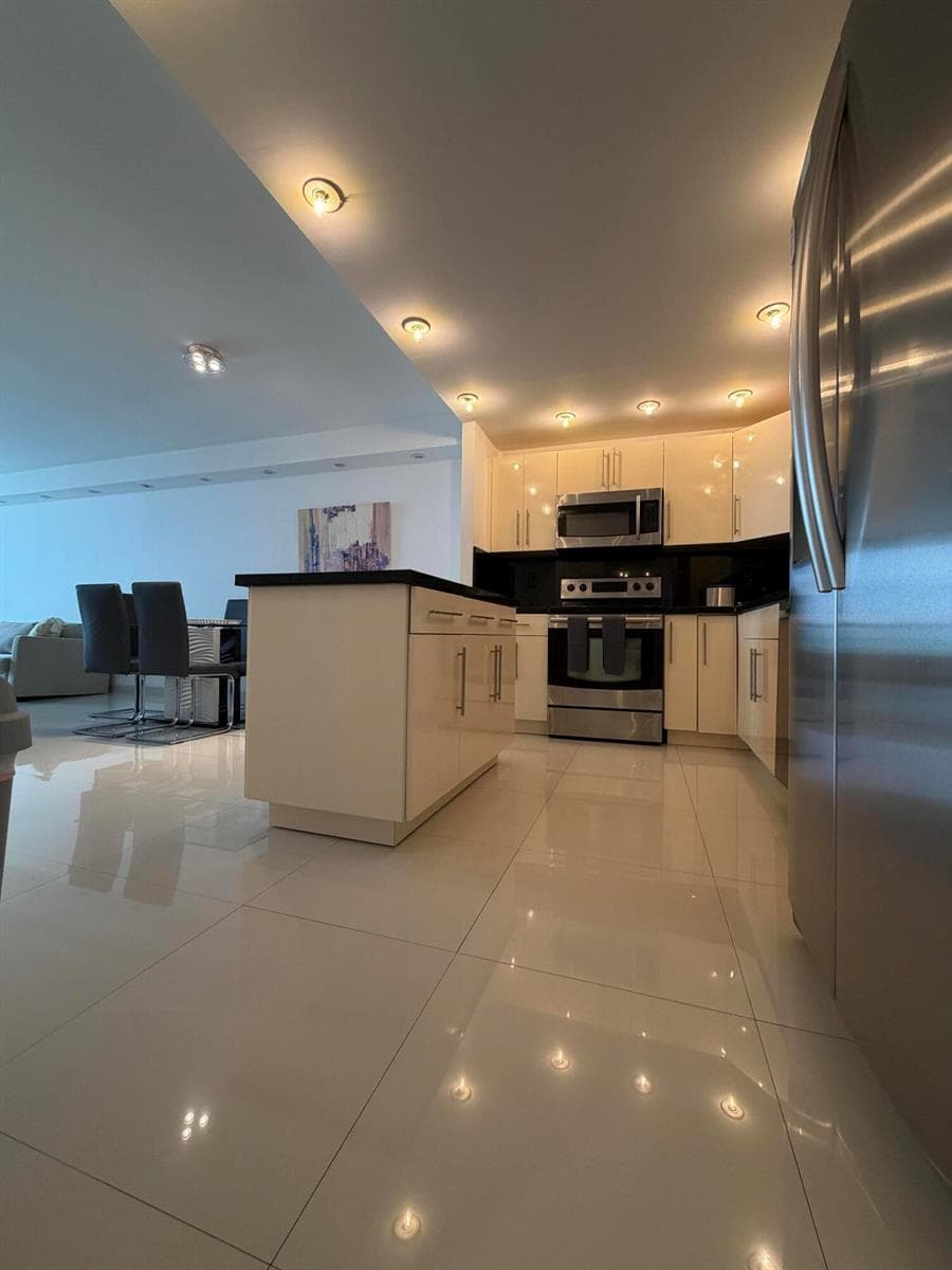 19390 COLLINS Avenue 1603 photo 8