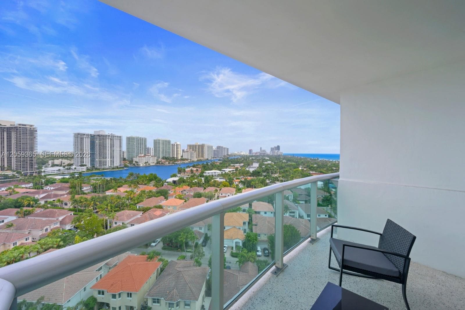19370 Collins Ave 1622 photo 3