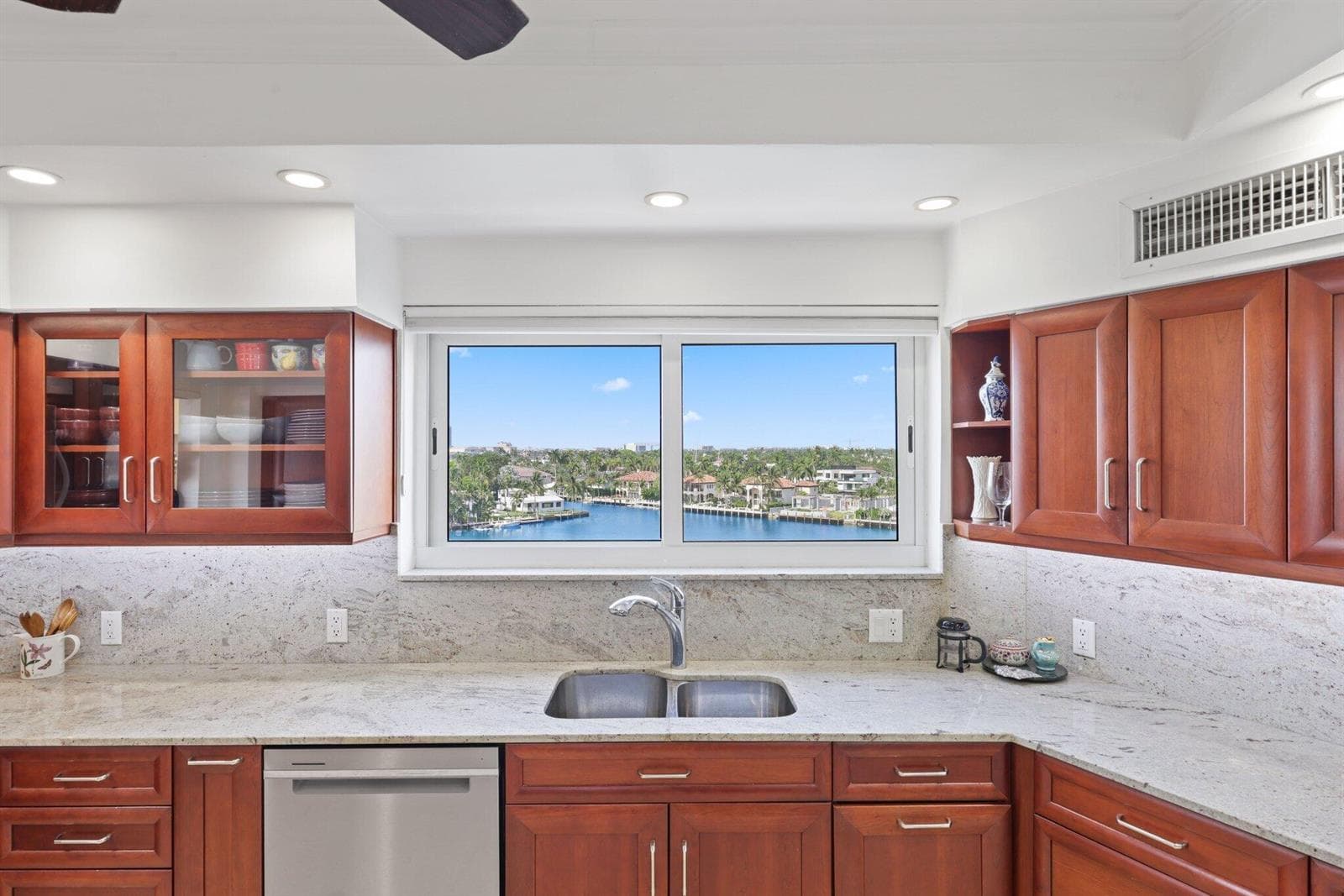 333 SUNSET Drive 501 photo 16