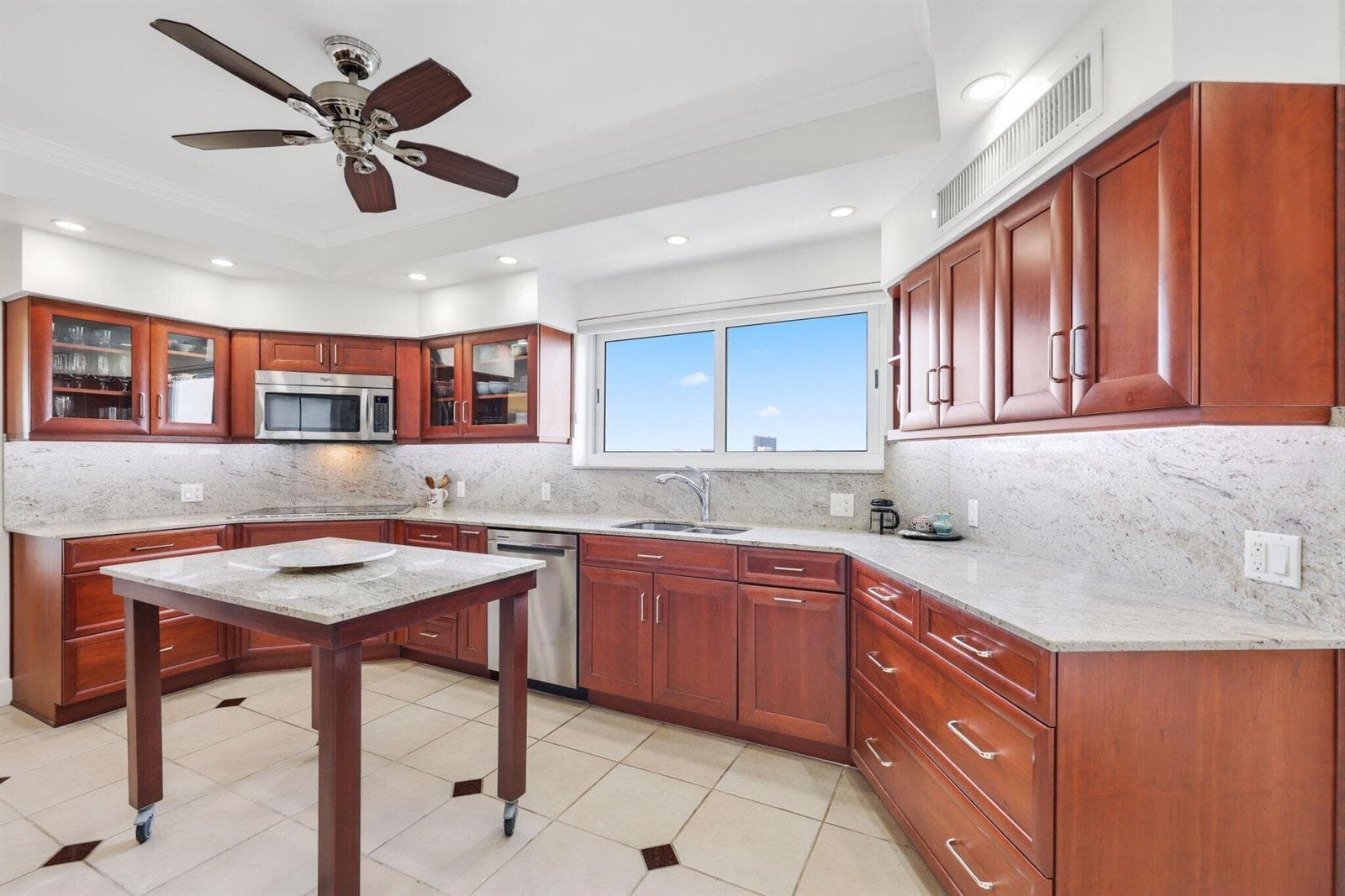 333 SUNSET Drive 501 photo 22