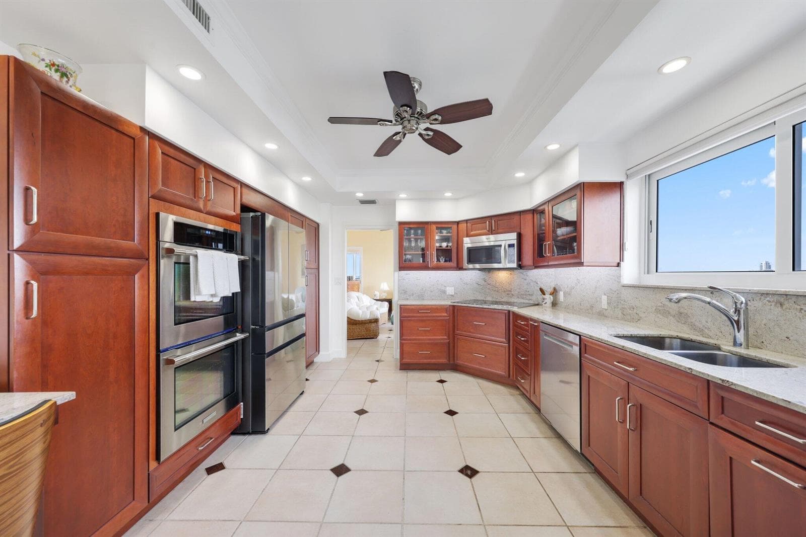 333 SUNSET Drive 501 photo 20