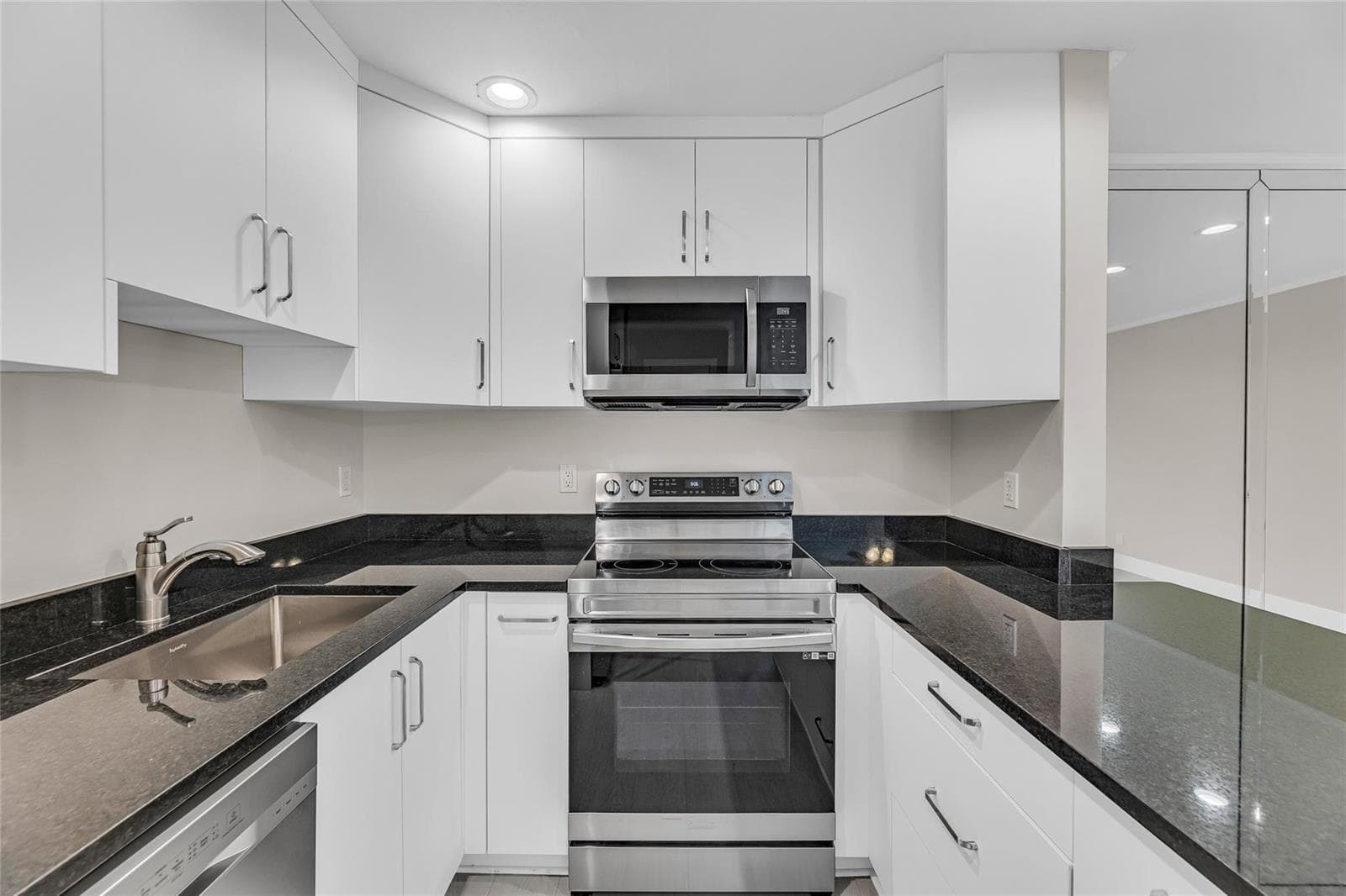 6319 Bay Club Drive 1 photo 2