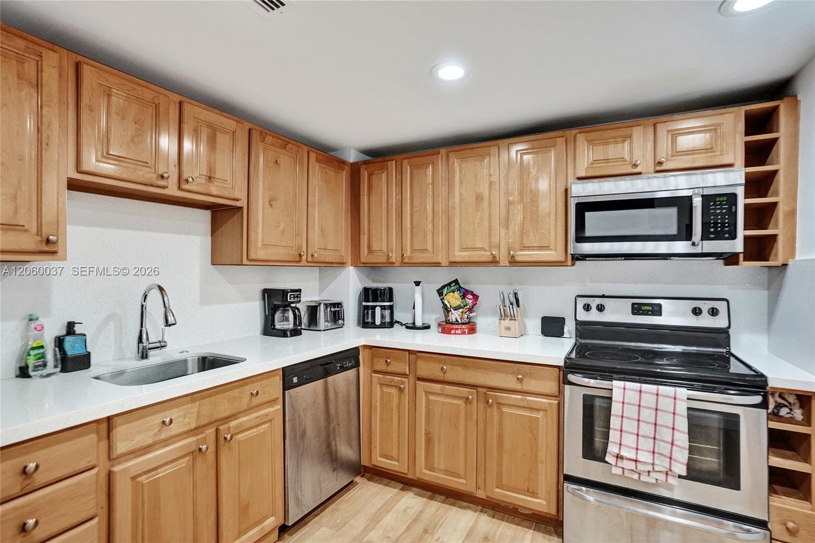 401 Golden Isles Dr 302 photo 8