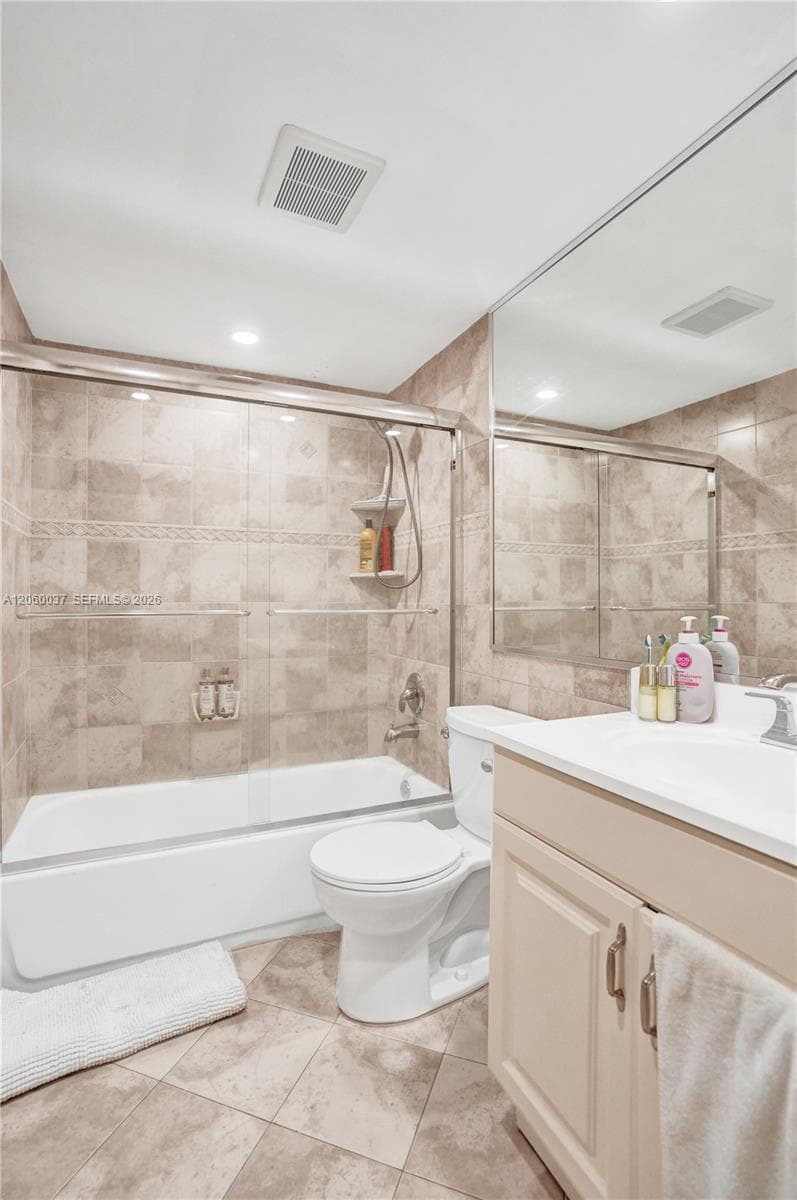 401 Golden Isles Dr 302 photo 21