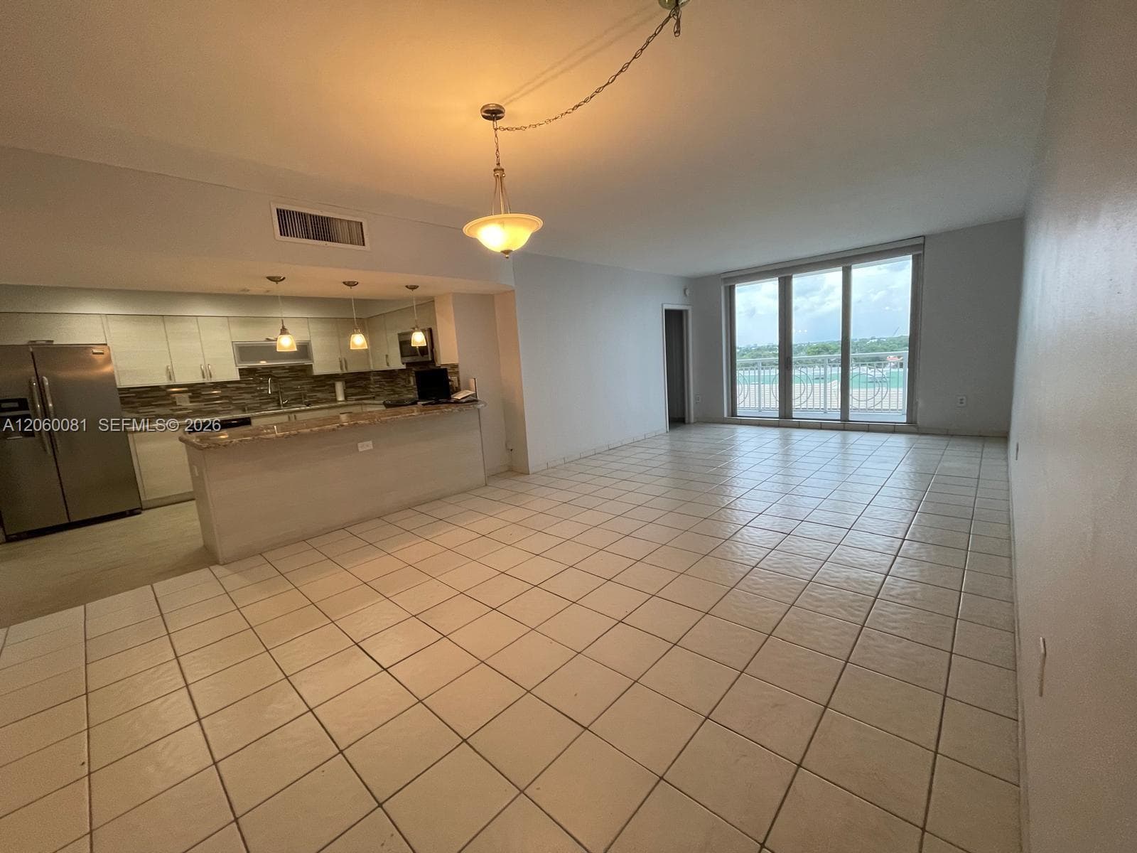 5825 Collins Ave 7B photo 2