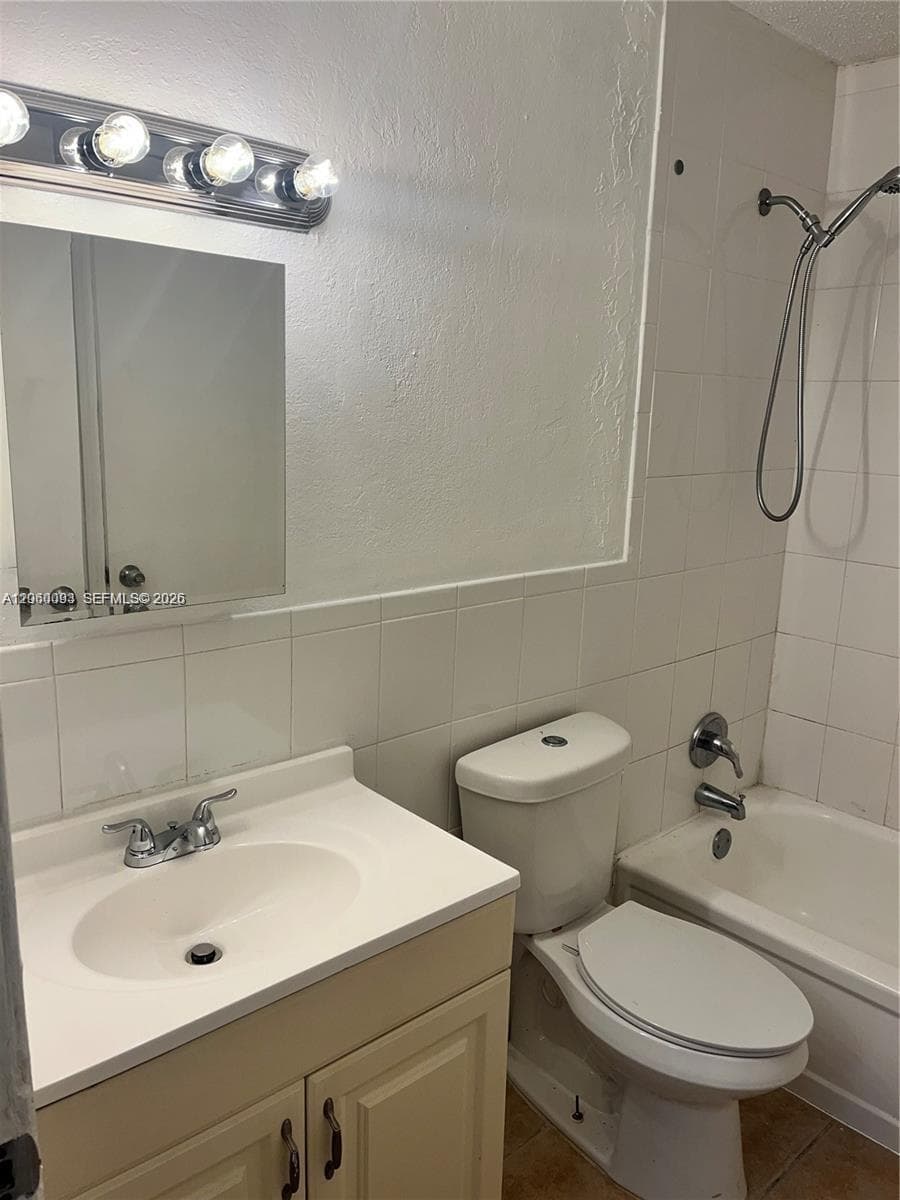 2775 Taft St 305 photo 2