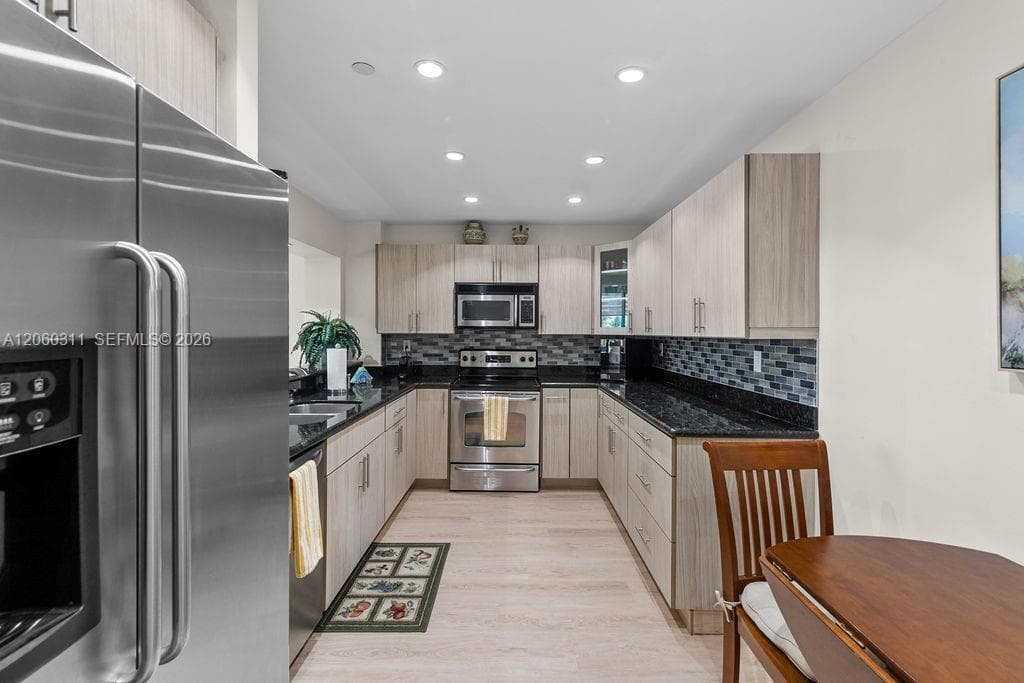 251 Crandon Blvd 325 photo 9