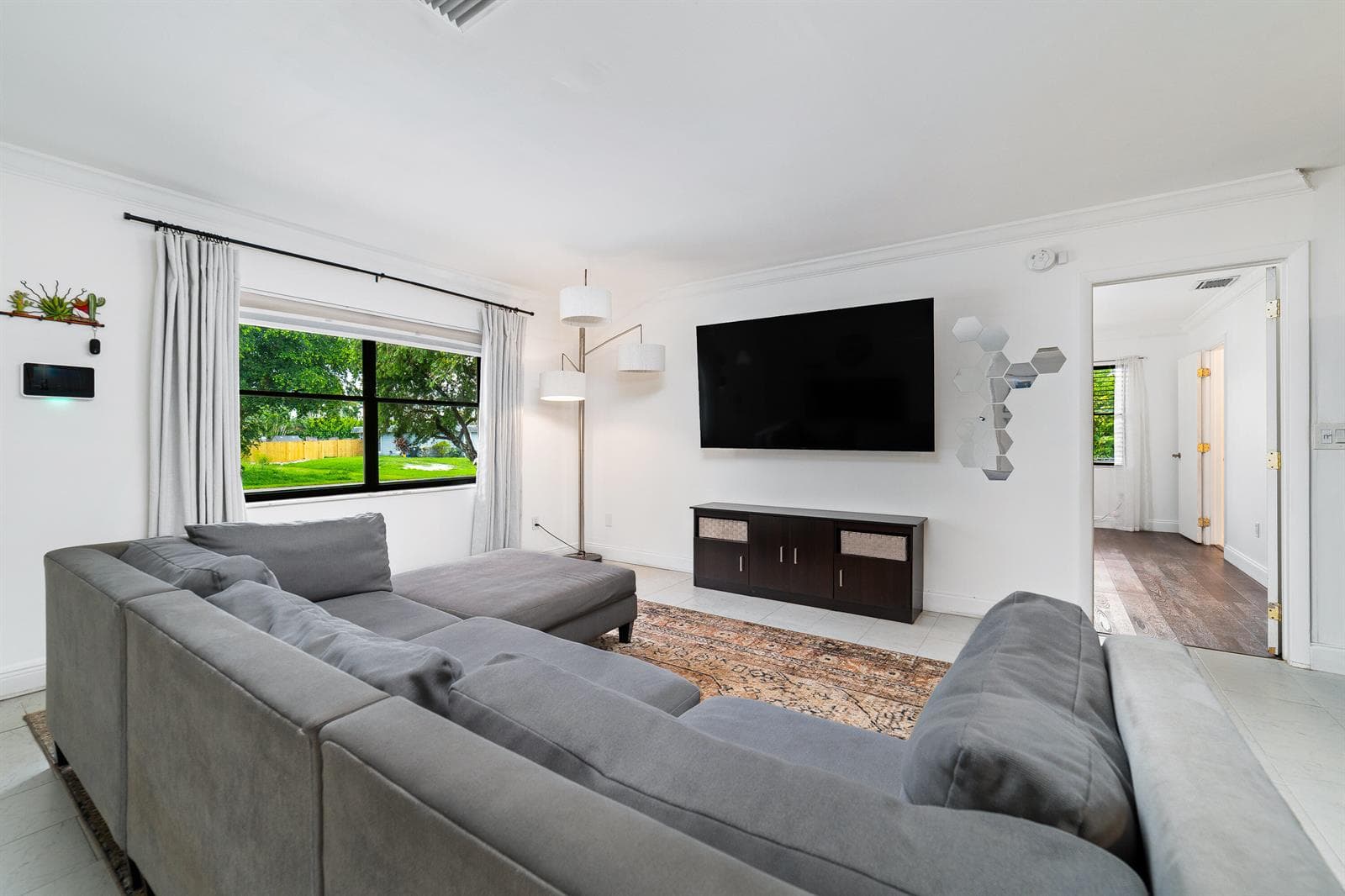 110 W Mango Road photo 3
