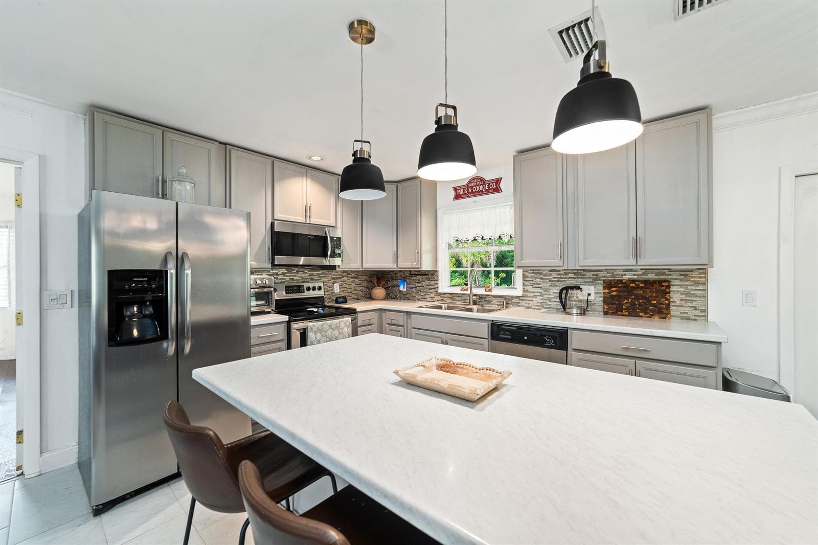 110 W Mango Road photo 10