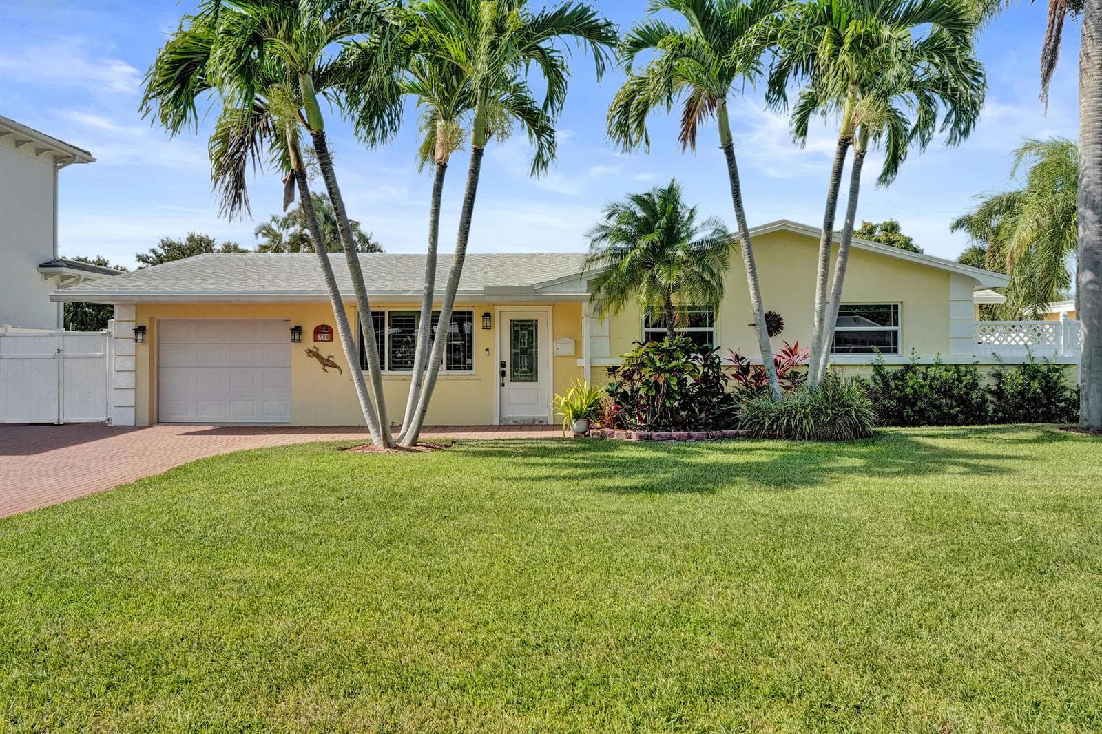 733 JACANA Way photo 1