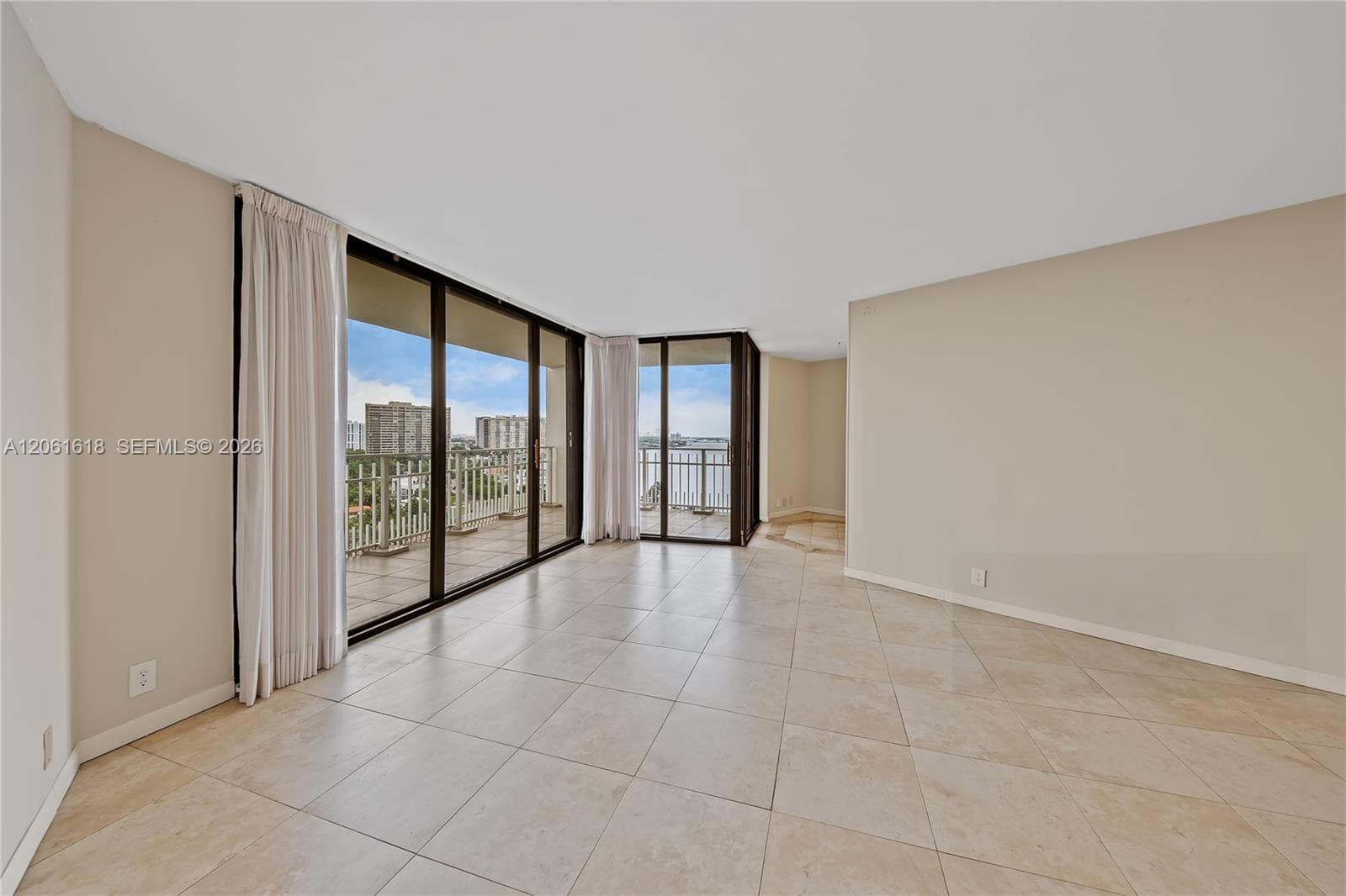 4000 Towerside Ter 1405 photo 2