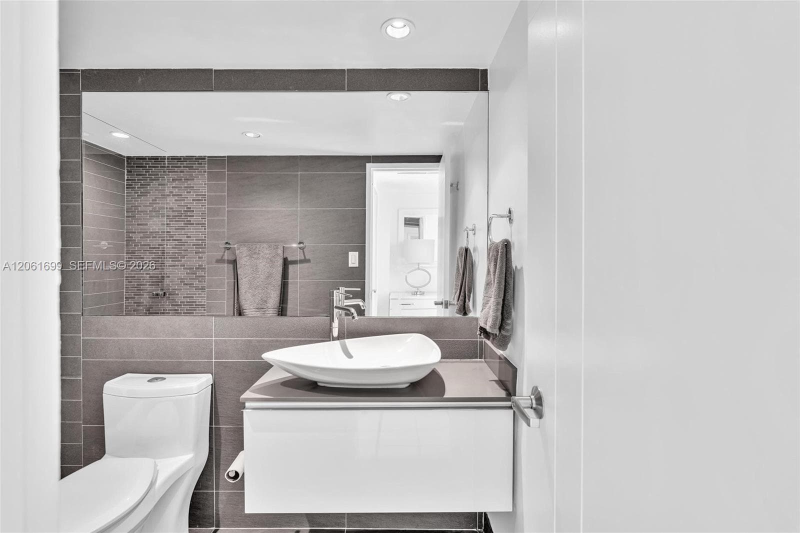 5161 Collins Ave 1017 photo 23