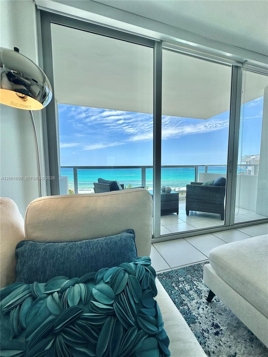 5161 Collins Ave 1017 photo 2