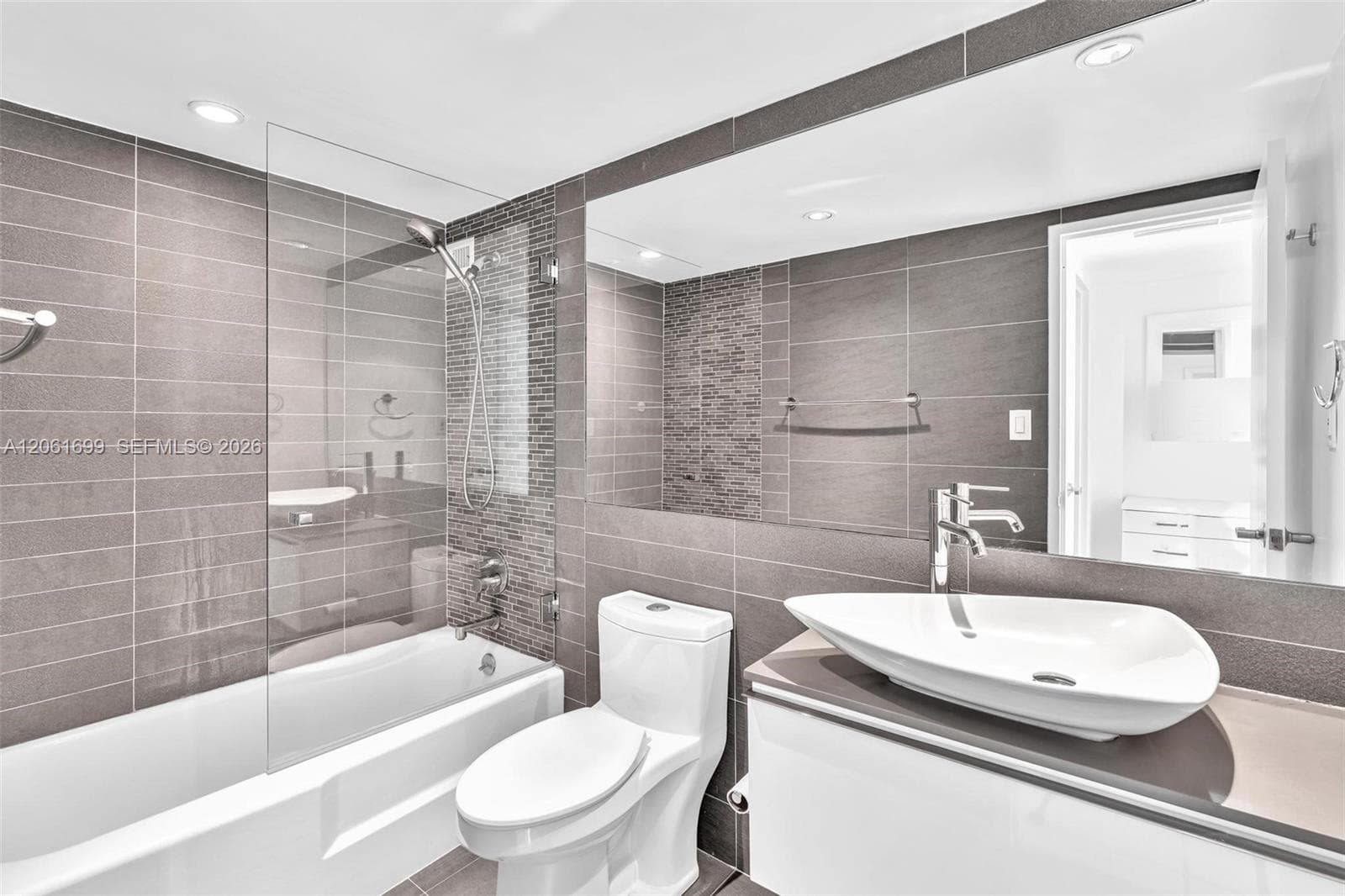 5161 Collins Ave 1017 photo 13