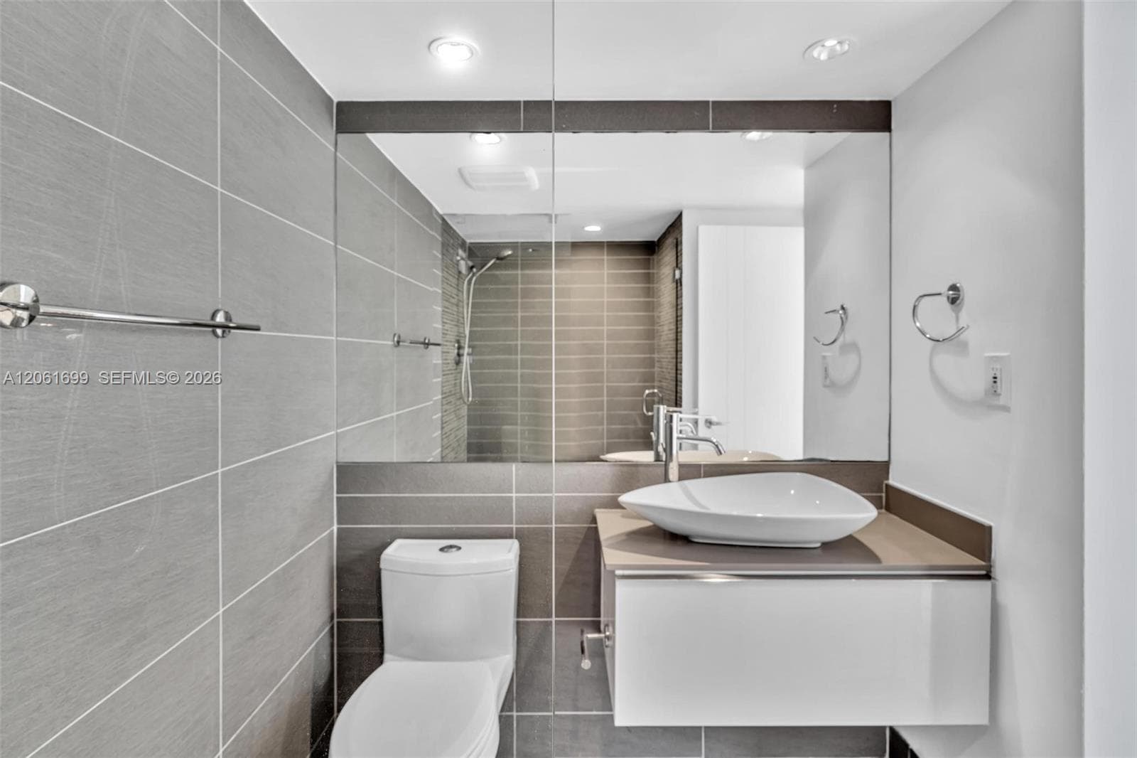 5161 Collins Ave 1017 photo 22