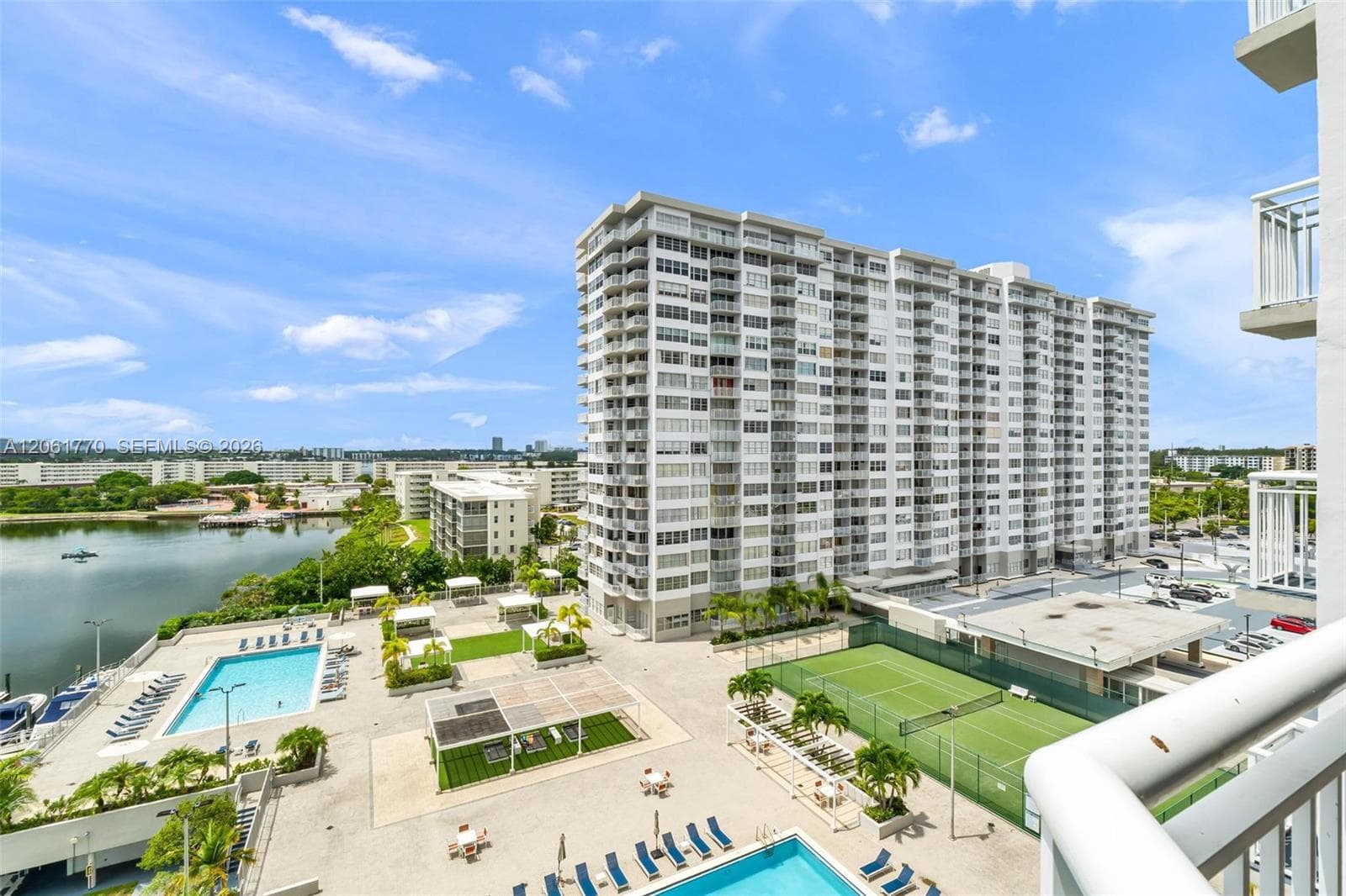 18071 Biscayne Blvd 901 photo 22