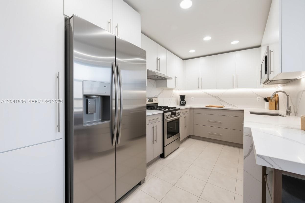 90 Edgewater Dr 501 photo 17