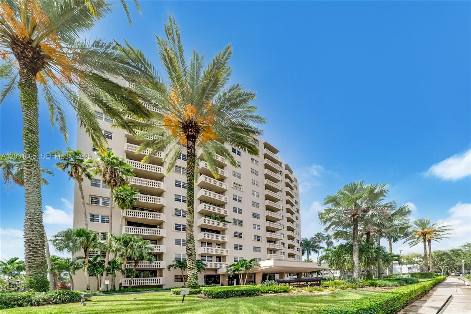 90 Edgewater Dr 501 photo 1