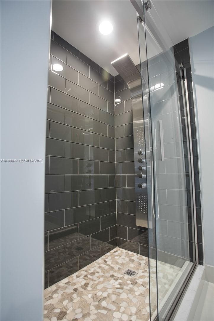 20191 E Country Club Dr 2703 photo 6