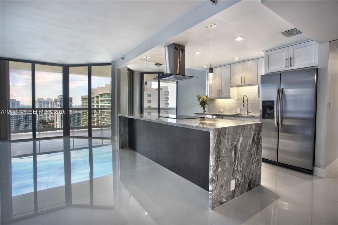 20191 E Country Club Dr 2703 photo 7
