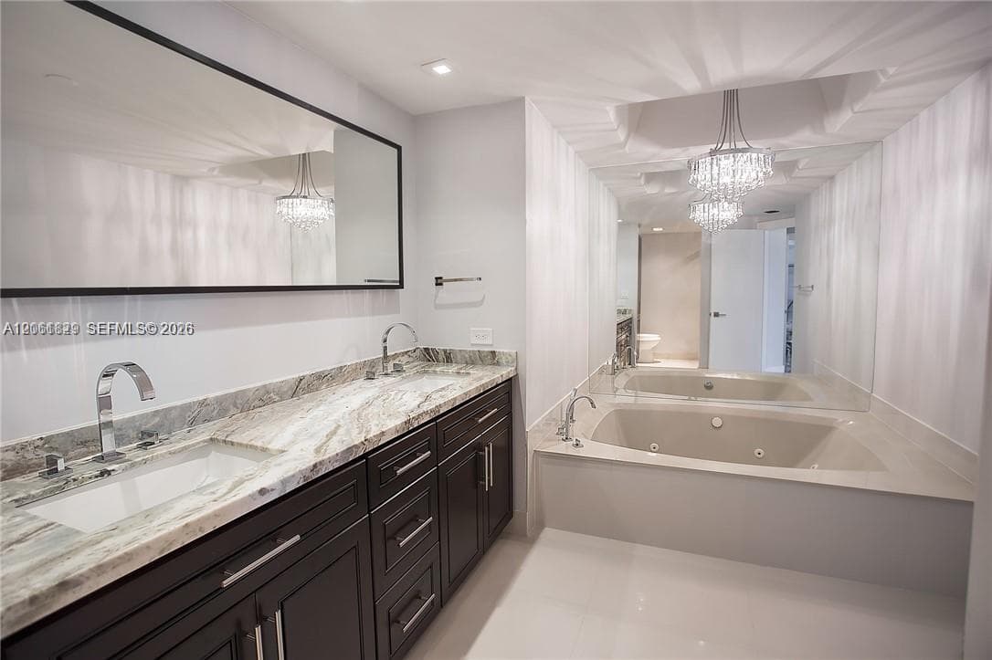 20191 E Country Club Dr 2703 photo 4